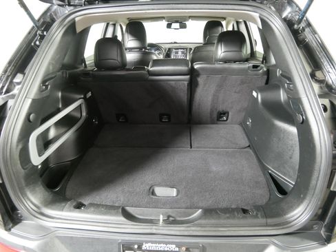 Used 2017 Jeep Cherokee Limited AWD/4WD image 18