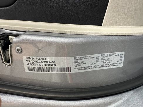 Used 2021 Chrysler Pacifica Limited AWD/4WD image 37