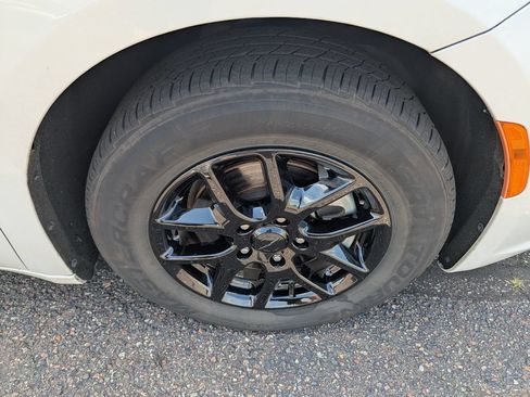 Used 2023 Chrysler Pacifica Touring-L FWD image 10