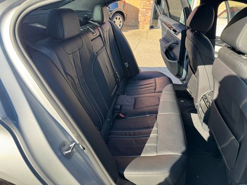 Used 2019 BMW 530e xDrive w/ Convenience Package image 21