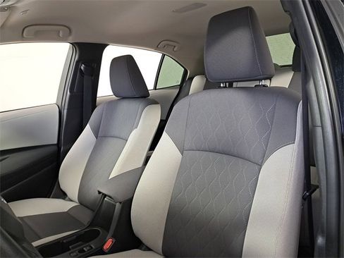 Used 2025 Toyota Corolla LE image 20