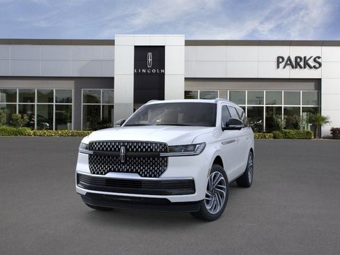 New 2026 Lincoln Navigator Reserve AWD/4WD image 2