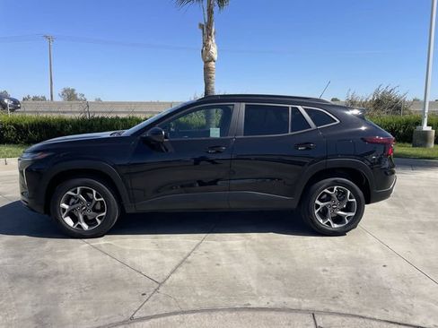 Used 2025 Chevrolet Trax LT FWD image 5