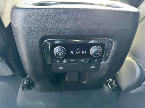 Used 2023 Chevrolet Suburban Premier image 12