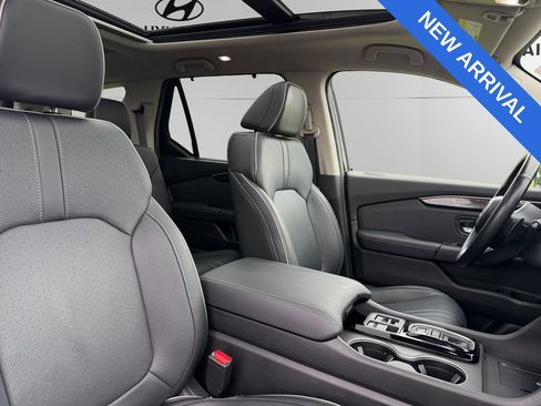 Used 2025 Honda Pilot Elite image 13