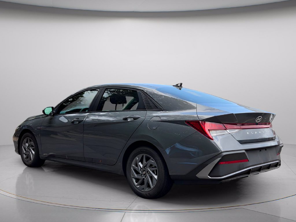 Used 2026 Hyundai Elantra Hybrid FWD image 6
