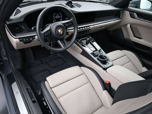 Certified 2025 Porsche 911 Carrera RWD image 4