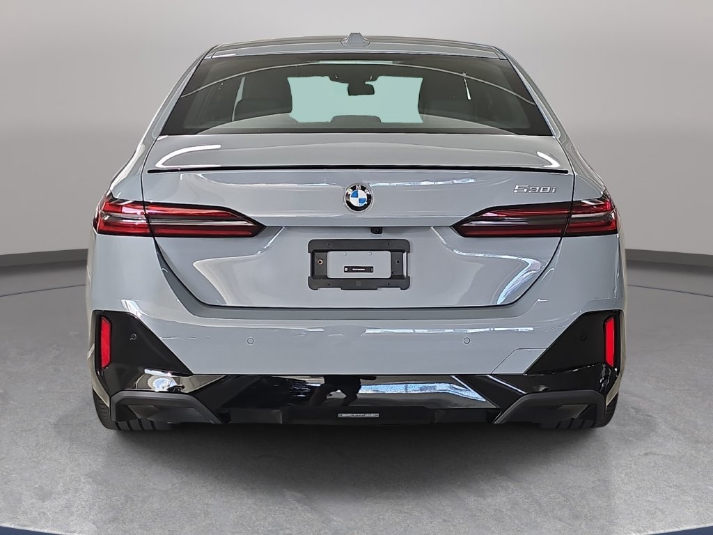 Used 2026 BMW 530i w/ M Sport Package RWD image 8