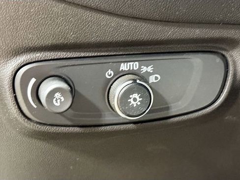 Used 2022 Chevrolet Equinox LS w/ LS Convenience Package FWD image 12