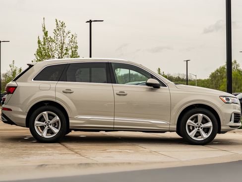 Certified 2023 Audi Q7 2.0T Premium w/ Convenience Package AWD/4WD image 3