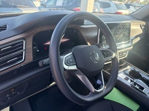 Used 2024 Volkswagen Atlas SE image 16