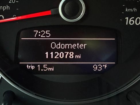 Used 2013 Volkswagen Beetle TDI FWD image 11