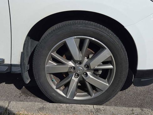 Used 2014 Nissan Pathfinder Platinum w/ Platinum Premium Package image 2