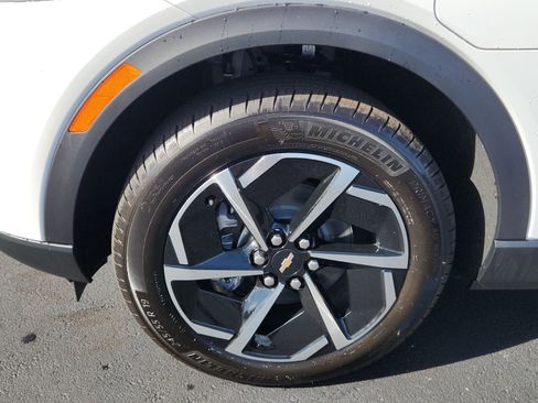 New 2026 Chevrolet Equinox EV LT image 4