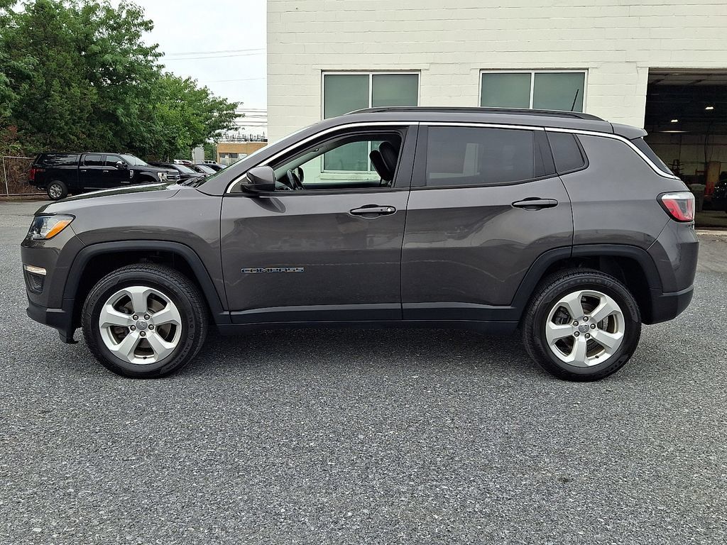 Used 2019 Jeep Compass Latitude w/ Cold Weather Group AWD/4WD image 8