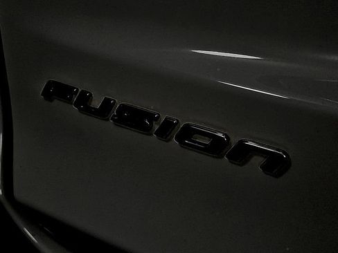 Used 2020 Ford Fusion SE image 31