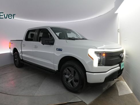 Used 2024 Ford F150 Lightning Flash image 2