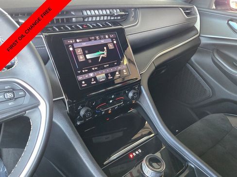 Used 2024 Jeep Grand Cherokee L Laredo AWD/4WD image 23