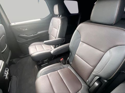 Used 2023 Chevrolet Traverse High Country FWD image 19