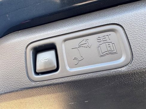 Used 2024 Ford Expedition Limited image 10