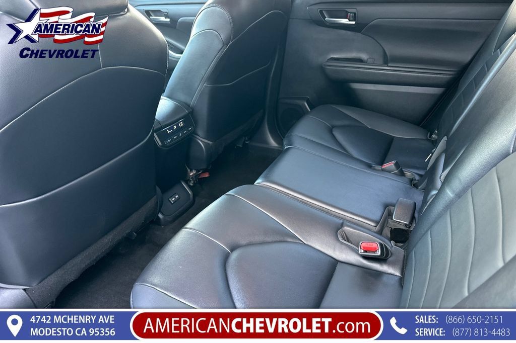 Used 2023 Toyota Highlander XLE AWD/4WD image 15