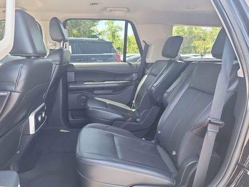 Used 2023 Ford Expedition XLT image 12