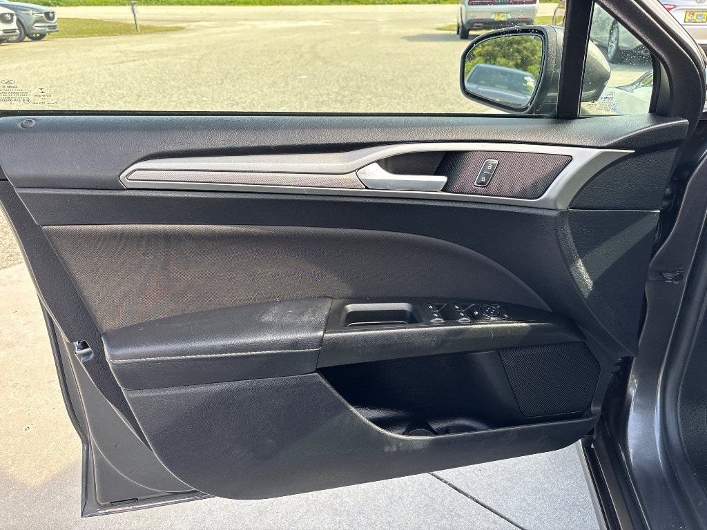 Used 2019 Ford Fusion SE FWD image 20