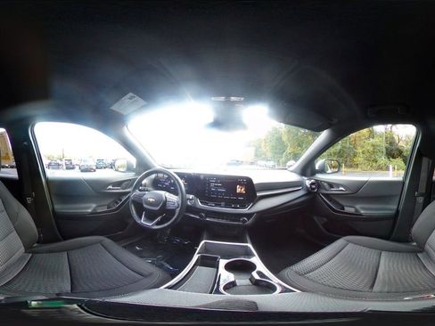 Used 2025 Chevrolet Equinox LT image 38