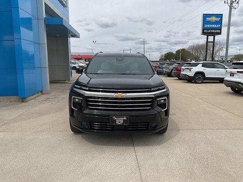 Used 2026 Chevrolet Traverse High Country AWD/4WD image 2