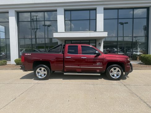 Used 2017 Chevrolet Silverado 1500 LTZ Z71 AWD/4WD image 3