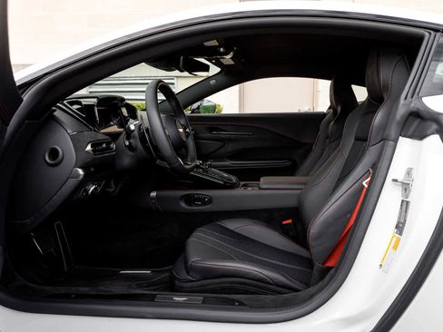 Used 2025 Aston Martin V8 Vantage Coupe image 11