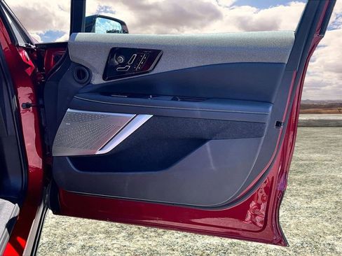 Certified 2025 Cadillac Optiq Sport 2 w/ LPO, Floor Liner Package AWD/4WD image 28