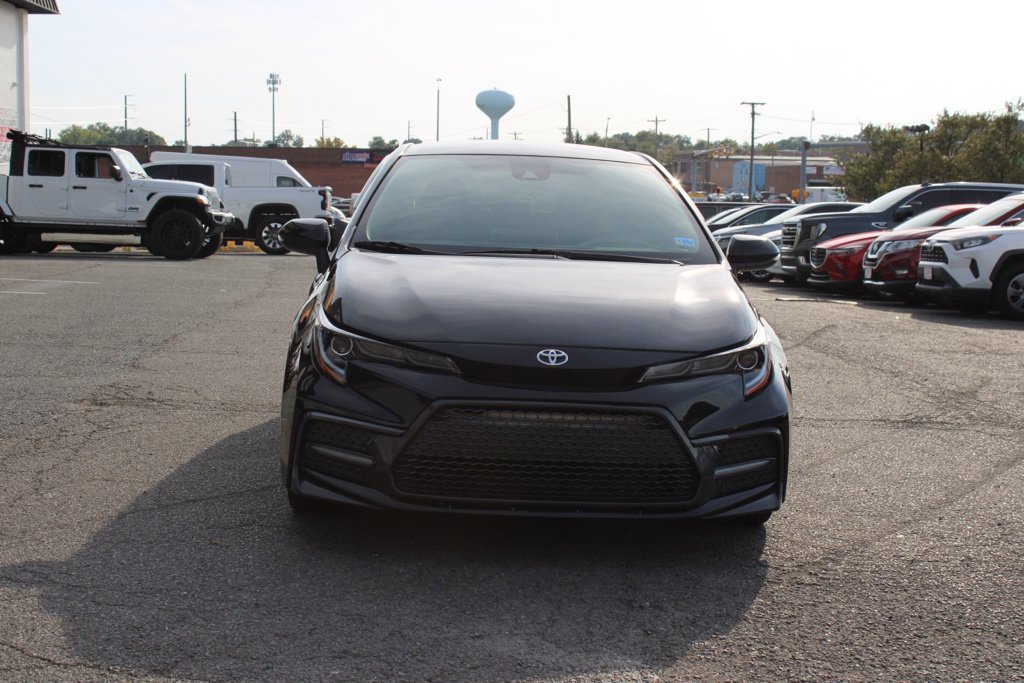 Used 2021 Toyota Corolla SE FWD image 2