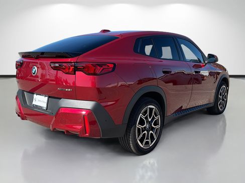 Used 2025 BMW X2 xDrive28i image 3