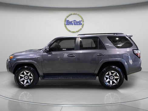 Used 2022 Toyota 4Runner TRD Off-Road Premium w/ Moonroof Package AWD/4WD image 2