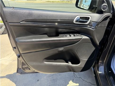 Used 2020 Jeep Grand Cherokee Trailhawk w/ Interior Metal Package AWD/4WD image 15