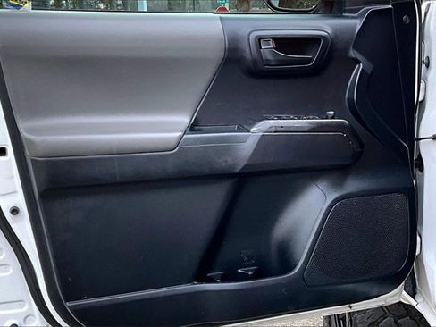 Used 2018 Toyota Tacoma SR5 image 17