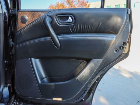 Used 2017 INFINITI QX80 2WD w/ Driver Assistance Package image 11