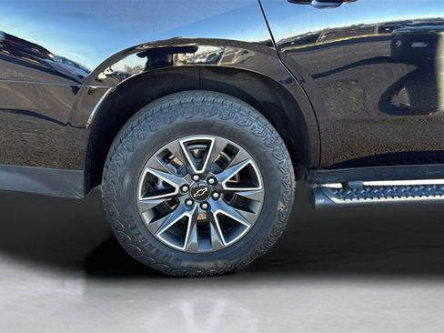 Used 2024 Chevrolet Tahoe Z71 w/ Luxury Package image 17