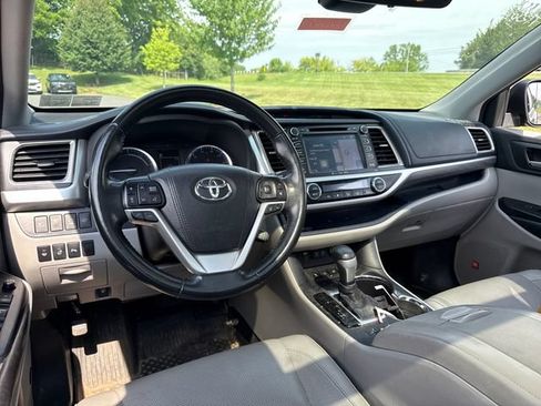 Used 2018 Toyota Highlander Limited Platinum AWD/4WD image 14