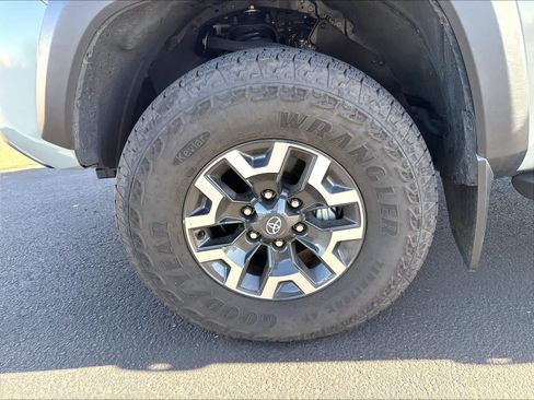 Used 2023 Toyota Tacoma TRD Off-Road w/ TRD Premium Off Road Package AWD/4WD image 31