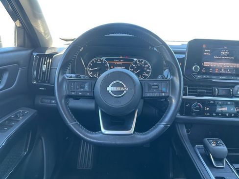 Used 2023 Nissan Pathfinder SV AWD/4WD image 3