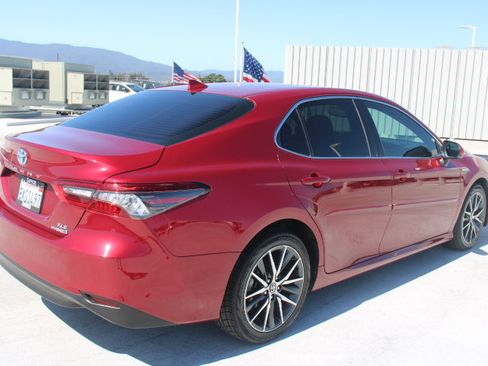 Certified 2021 Toyota Camry XLE FWD image 3