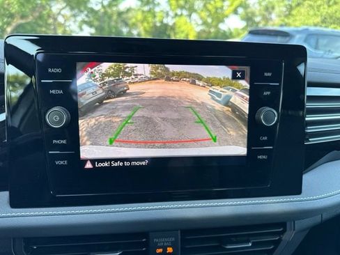 Used 2025 Volkswagen Jetta SEL FWD image 10