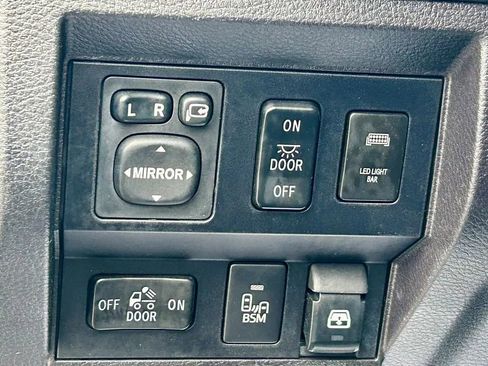 Used 2016 Toyota Tundra Platinum image 25