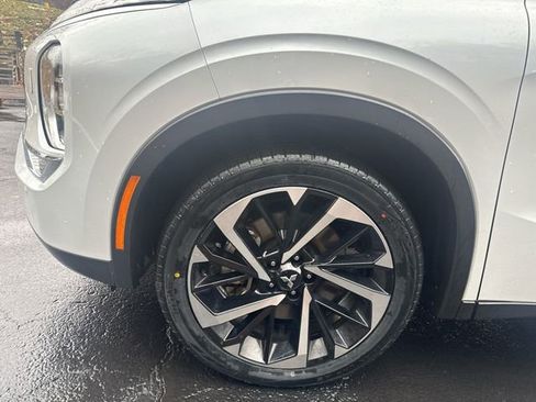 Used 2024 Mitsubishi Outlander SE image 22