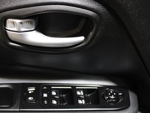 Used 2023 Jeep Renegade Latitude image 15