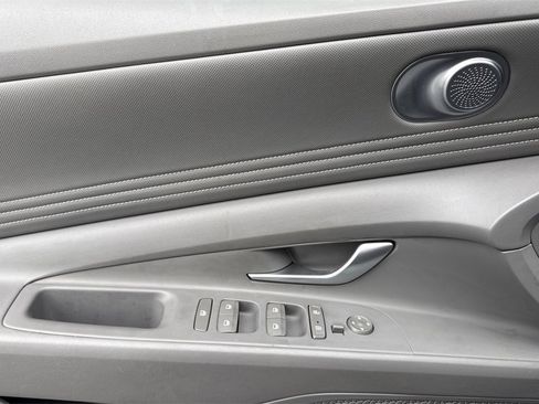 Used 2023 Hyundai Elantra SEL w/ Convenience Package image 13