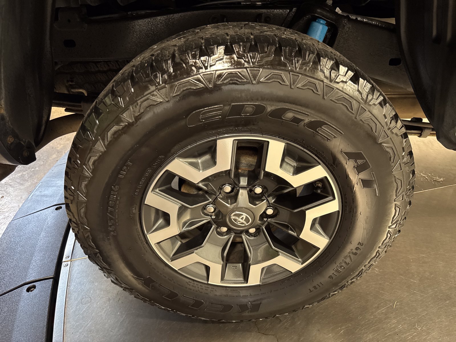 Used 2019 Toyota Tacoma TRD Off-Road w/ Technology Package AWD/4WD image 13