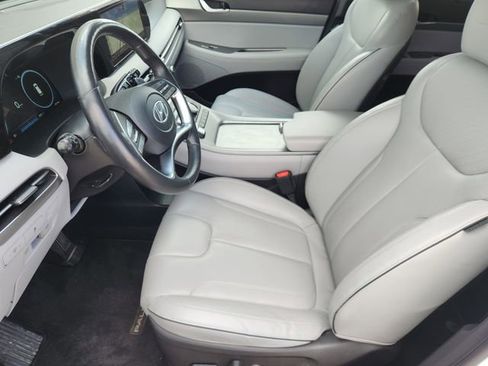 Used 2023 Hyundai Palisade SEL w/ Premium Package image 13